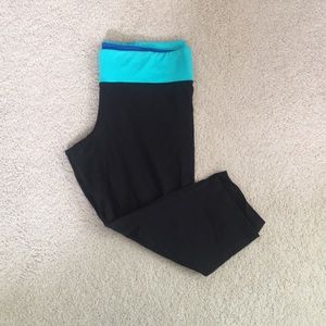 VS Pink Ultimate Crop Leggings
